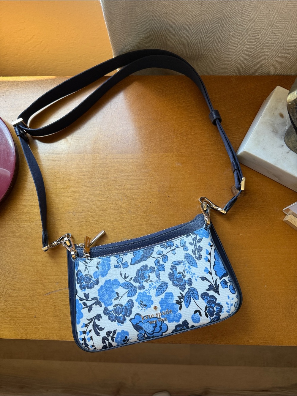 Kate Spade 2fer Blue and White Floral crossbody Bag with Gold Hardware - Picture 2 of 6